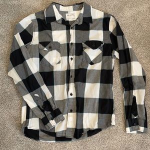 🛍️ Warp and Weft Long Sleeved Checkered Button Down Shirt